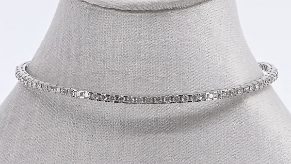 alt-L&HBride-Diamond-Choker-model img-lifestyle