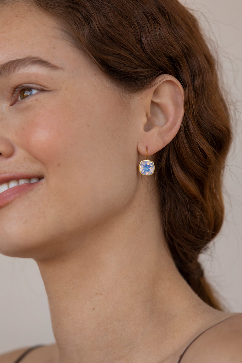 alt_Luzia_button_earrings_lmq_14k_gold_model img-lifestyle