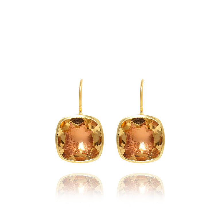 alt-luzia-button-earrings-citrine-gold-front img-lifestyle