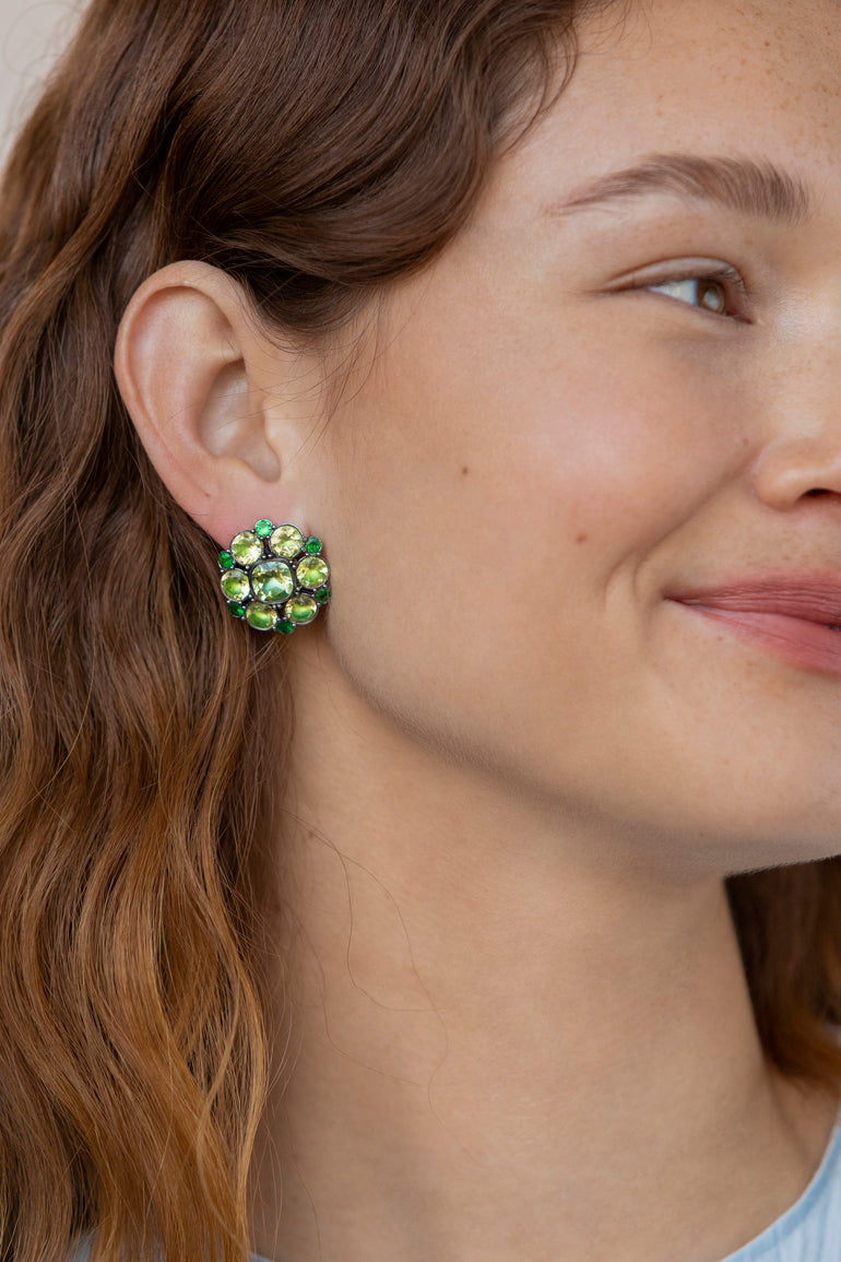 alt-luzia-duquesa-cluster-earrings-lemon-quartz-model img-lifestyle