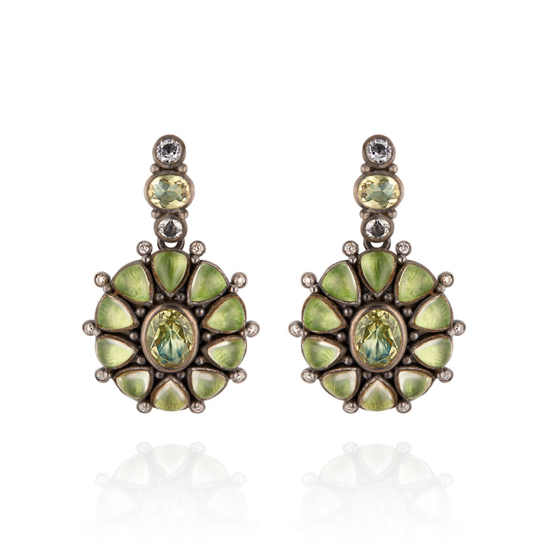 alt-luzia-princesa-cluster-earrings-lemon-quartz-front img-lifestyle