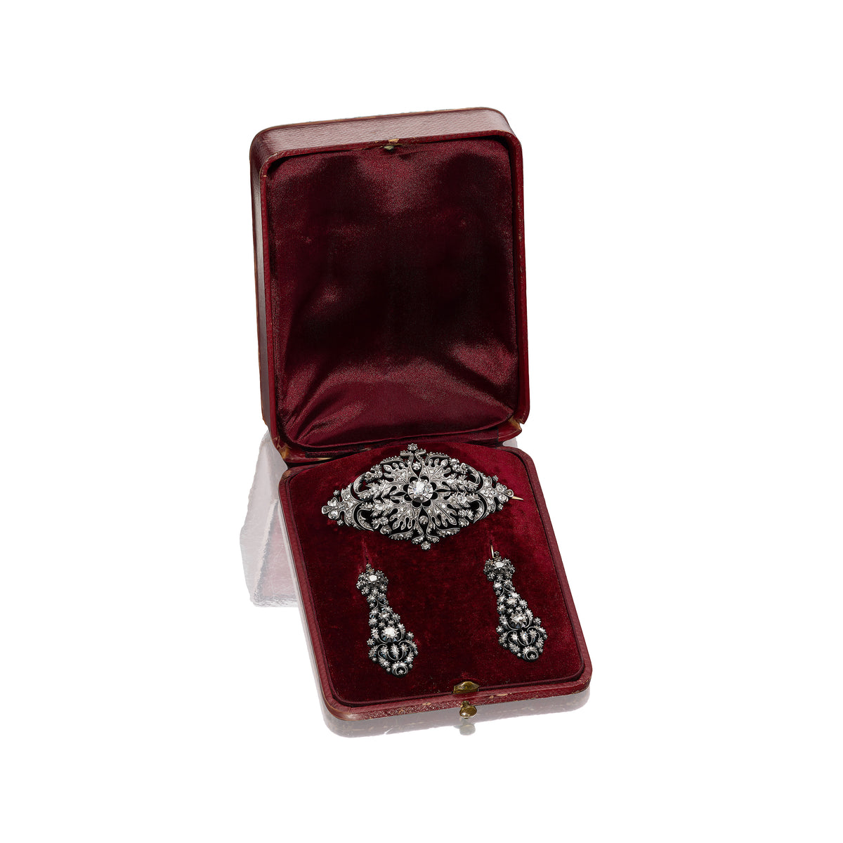 Antique Portuguese diamond demi-parure, ca 1780: brooch and pendant earrings in a red fitted case