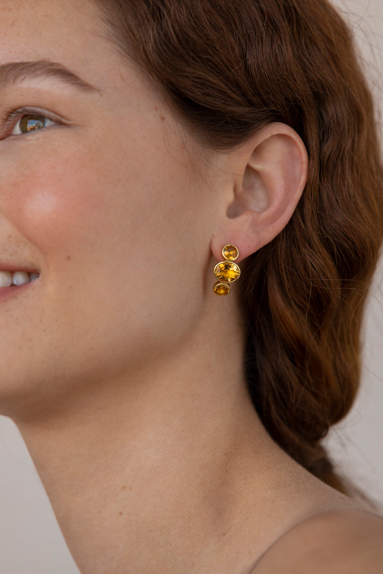 alt-luzia-demi-hoop-earrings-citrine-gold-model img-lifestyle